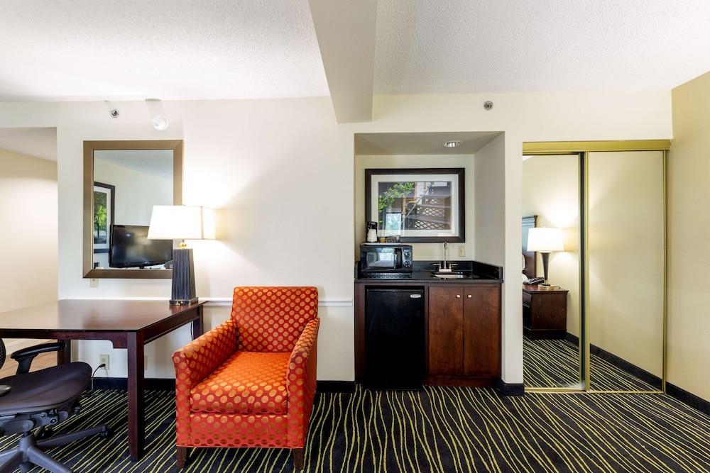 Hampton Inn Columbia I-26/Harbison Blvd Exterior photo